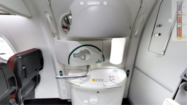 R4パッセンジャードア(B787-9 JAL国際線 機内)