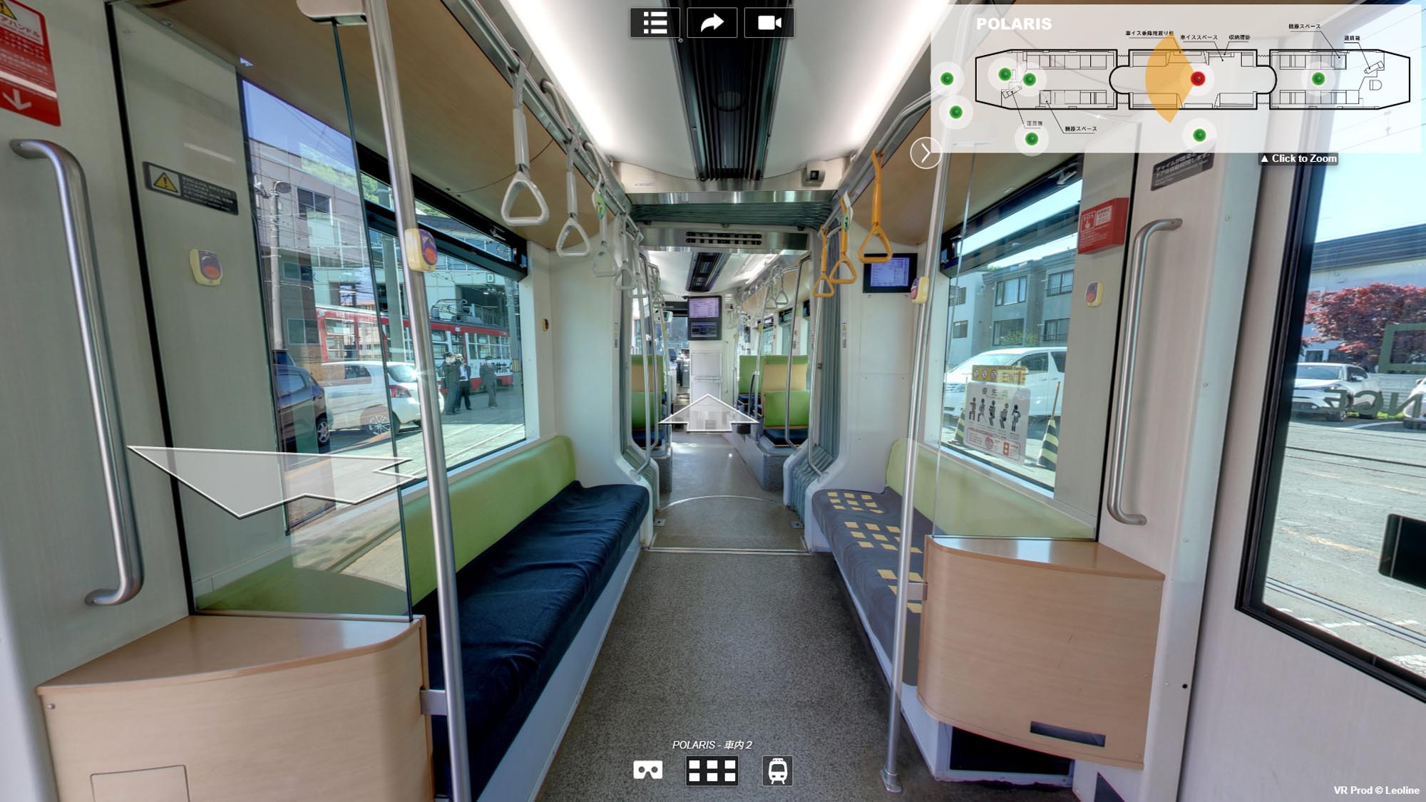 札幌市電ポラリスの客室と連接部へ続く通路